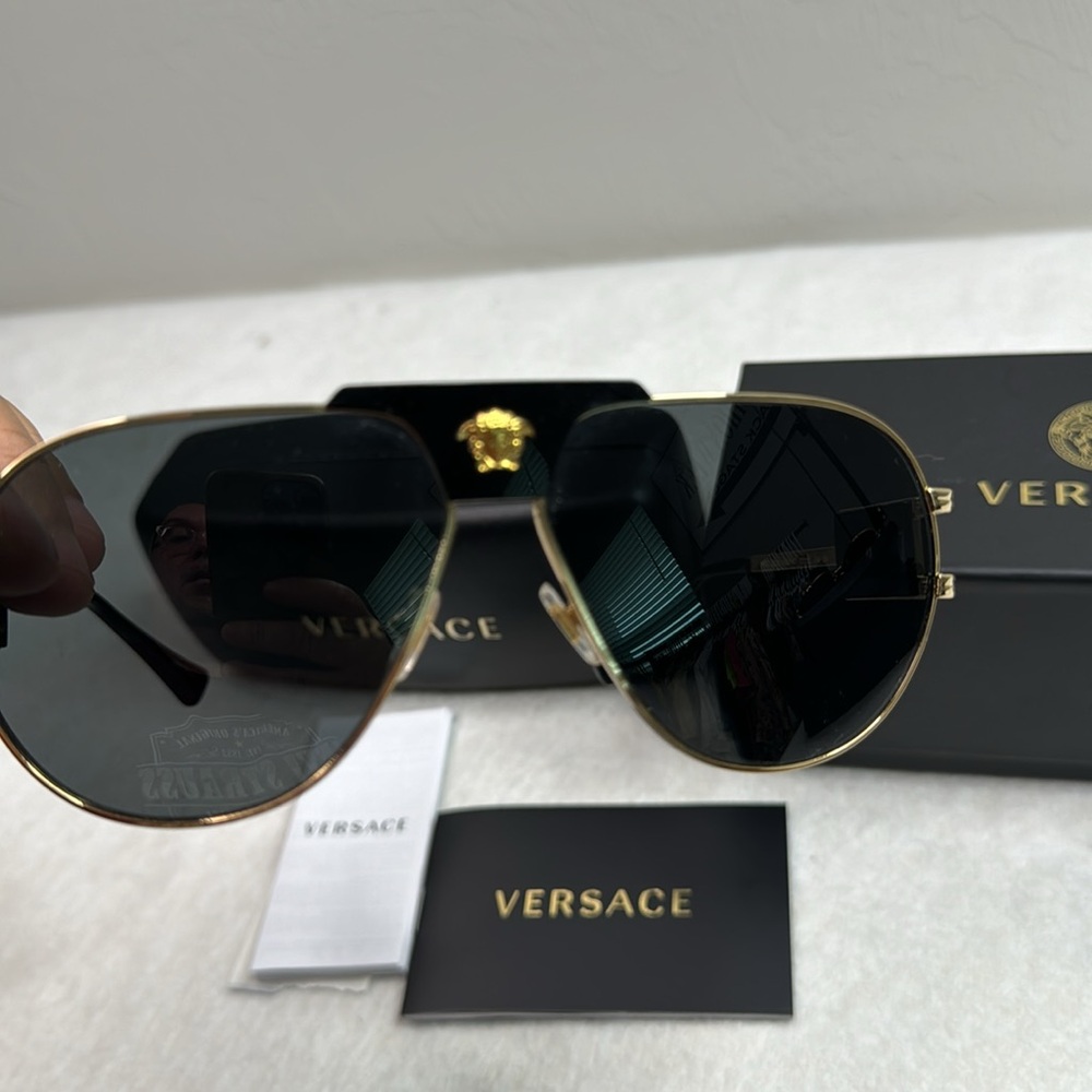 VERSACE BLACK GOLD MEDUSA UNISEX AVIATOR SUNGLASSES WITH CASE BOX AND BOOKLET - Picture 13 of 16